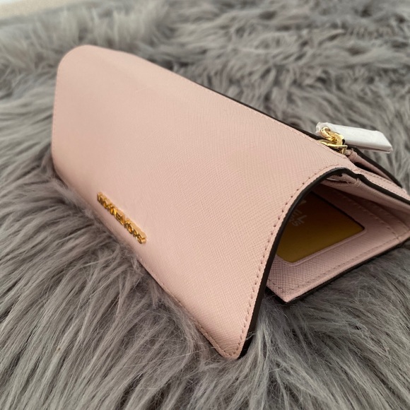 ❌SOLD❌ NWT MICHAEL KORS Trifold Wallet: Blossom - Picture 5 of 8